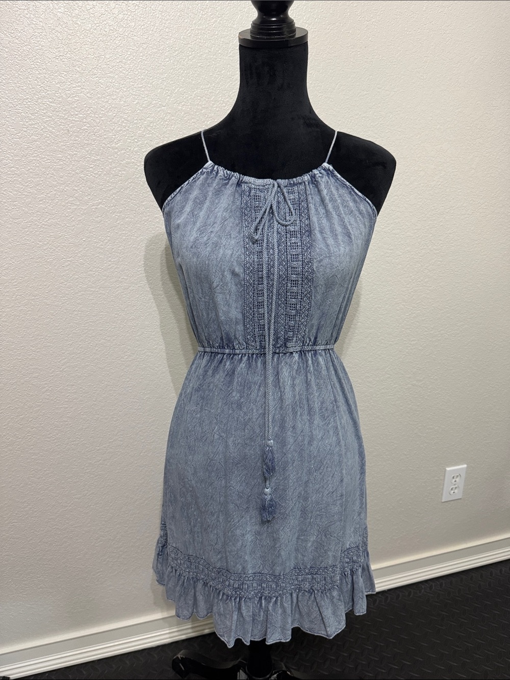 Romeo & Juliet Couture Light Blue Sleeveless Tassel Tie Mini Dress